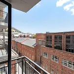 Large And Spacious Apt In De Waterkant Next To V&A