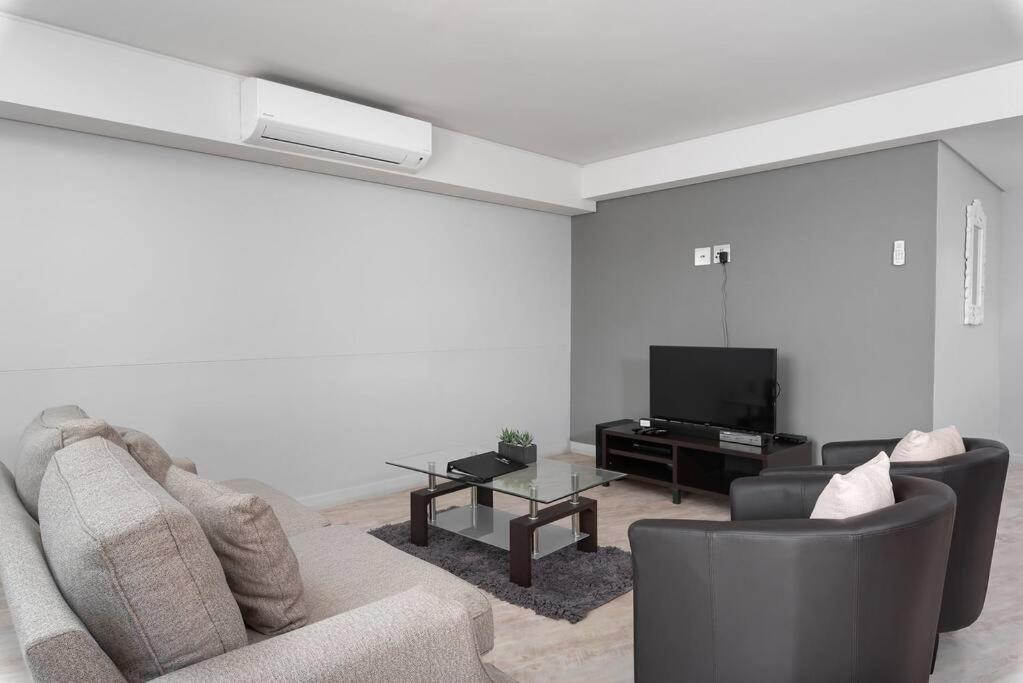 Large And Spacious In De Waterkant Next To V&a Cape Town